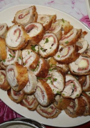 A picture of Chicken Cordon blue.