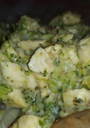 Una foto de 🍗Pollo con salsa de brócoli 🥦