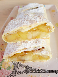 Una foto de Strudel de manzanas 🍎 súper fácil y rápido