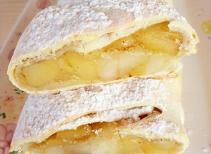 Una foto de Strudel de manzanas 🍎 súper fácil y rápido