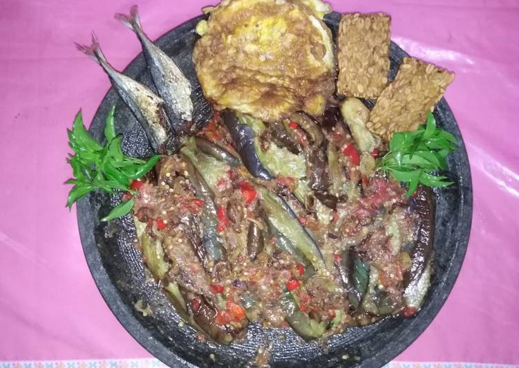 Resep #ResepPertamaku Sambel Sambal terong penyet embe, Enak Banget