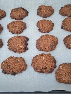 Una foto de Galletas de avena 🍪 integrales con chips de chocolate
