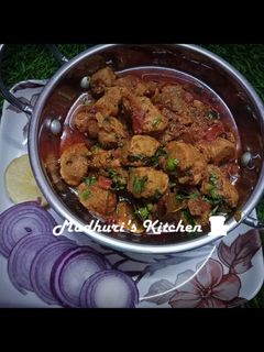 सोयाबीन वडीची भाजी (soyabean vadichi bhaji recipe in marathi) रेसिपी चे मुख्य फोटो