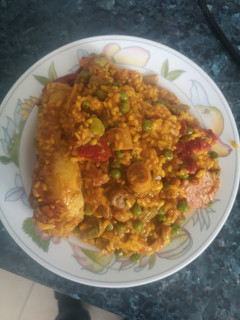 Una foto de Arroz con pota, calamares y pollo