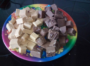 A picture of Caramac fudge.