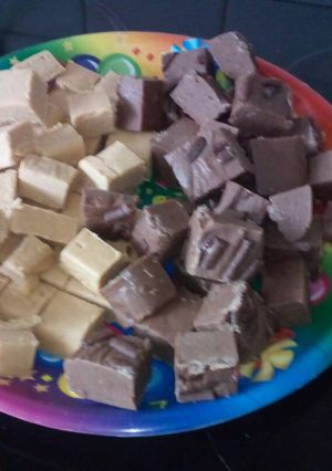 A picture of Caramac fudge.