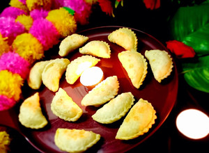 A picture of Mava gujiya (ghughra).