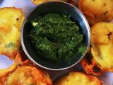 आलू के पकौड़े (aloo ke pakode recipe in Hindi)