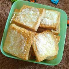 รูปของ Roti tawar kering manis😅 (bagelen/bagelan)