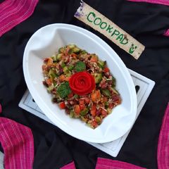 A picture of Saucy Chicken Tikka Salad.