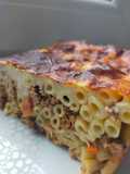 "Pastitsio"- Makkaroniauflauf mit Béchamelsauce und Hackfleisch