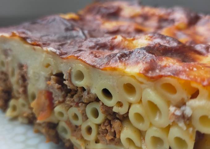 "Pastitsio"- Maccaroniauflauf mit Béchamelsauce und Hackfleisch