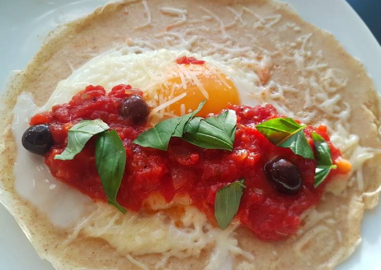 Recette: Crêpe salée : tomate, olives emmental et oeuf