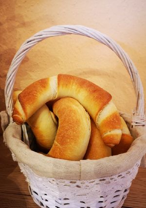 Békebeli ropogós kifli recept fotója