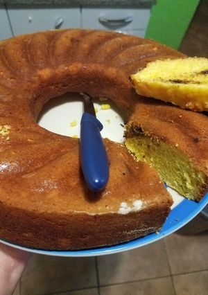 Una foto de Torta de naranja y agregados