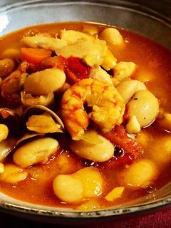 Una foto de Judiones con langostinos y chirlas