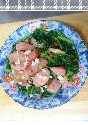 菠菜拌香腸 的食譜成品照片