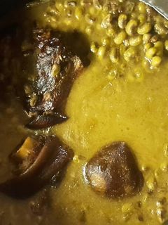 A picture of Mary Ellen's Southern 'Green Peas' and okra (crowder peas).