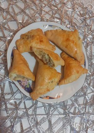 Zdjęcie przepisu Rożki krucho-drożdżowe z nadzieniem z pieczarkami i z serem 🥐.