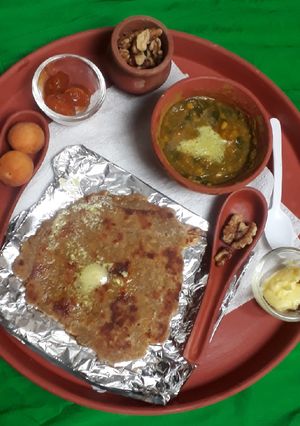 A picture of Dal palak punjabi stayle (Mitti ki Handi).