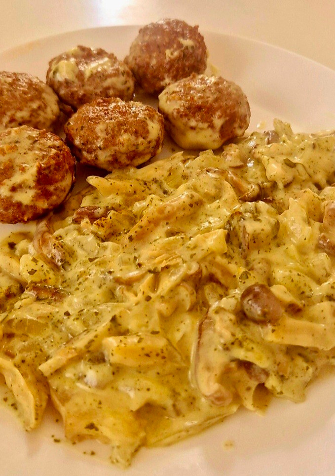 Una foto de Albóndigas en salsa de setas