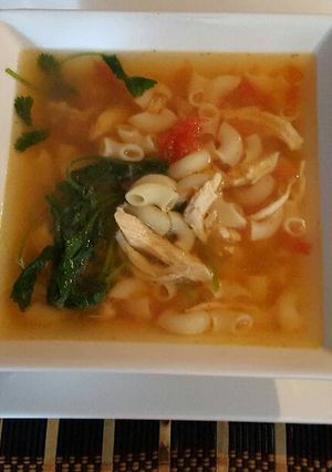 Una foto de Sopa de coditos con pollo
