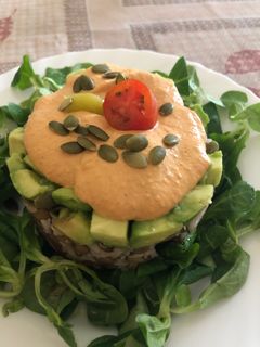 Una foto de 335. Timbal de lentejas con arroz y aguacate (principal legumbres)