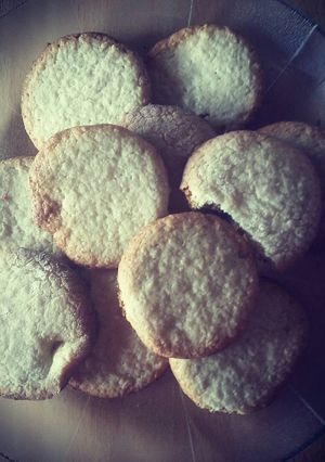 Una foto de Galletitas de coco y vainilla