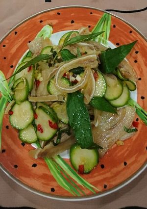 Hình của món Tai heo trộn cóc xanh.