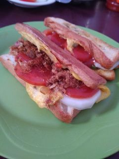 Foto resep Roti John alakadarnya