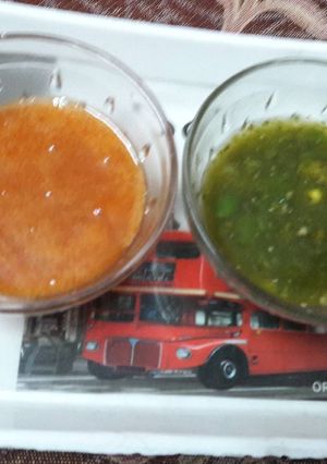 A picture of Lal and hari Chutney with every snack.