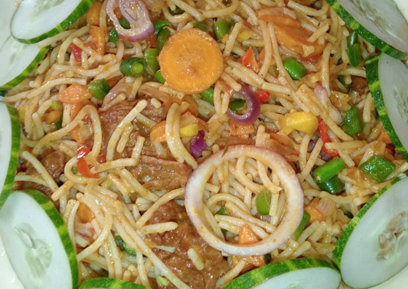 Pasta with stir fried vegetables and beef
