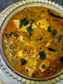 A picture of Dahi paneer curry.