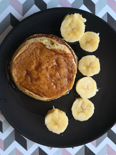 Una foto de Tortitas de plátano fácil