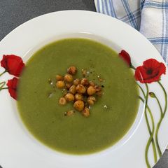 A picture of Green vegetable soup.