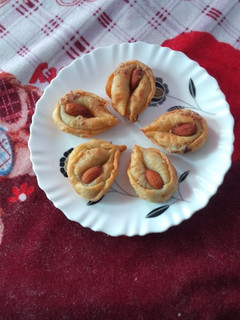मावा की गुजिया(mava gujiya recipe in hindi) रेसिपी मुख्य फोटो