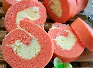 Foto resep Strawberry Yoghurt Flourless Roll Cake -Keto
