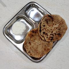 A picture of Aloo paratha.