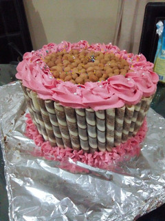 A picture of Wafers sticks cake.