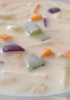 A picture of Mixed Fruit Custard.