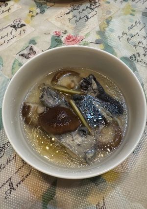 香菇烏骨雞湯 的食譜成品照片