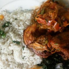 Chicken with white Rice and Veggies A picture of Chicken with white Rice and Veggies.