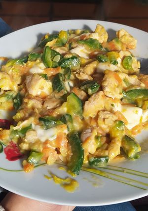 Una foto de Pollo y verduras a la crema, tipo risotto