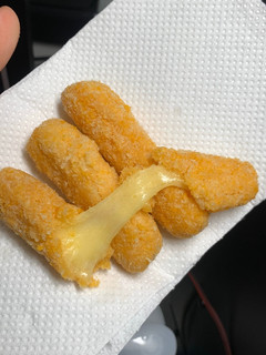 喵喵ㄉ氣炸愛上新鮮義式莫札瑞拉香濃起士棒 的食譜成品照片