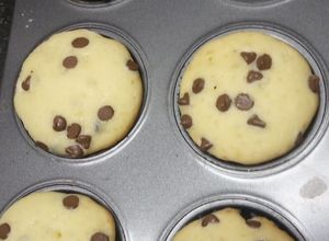 Una foto de Muffins de vainilla con chispas de chocolate