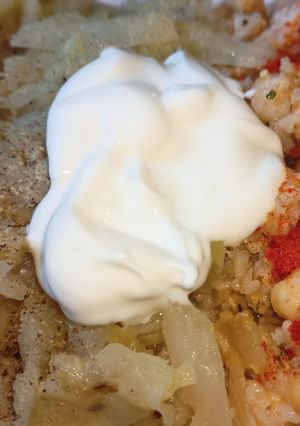 Csicseriborsós rizi-bizi, főtt-sült káposztával, görög joghurttal (vegán / vegetáriánus) recept fotója