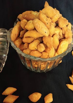 A picture of Ande ki nimki.