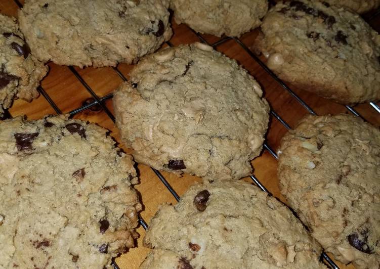 Peanut butter chunk chip cookies