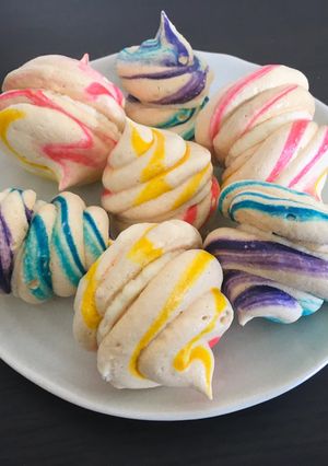 A picture of Fun-Colored Swirl Meringues.