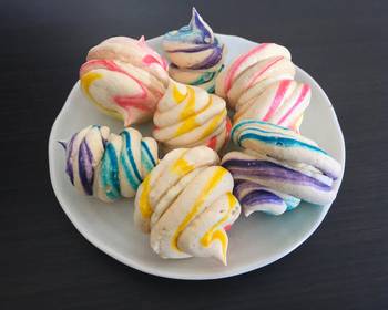 Update, Cooking Recipe FunColored Swirl Meringues Home Style